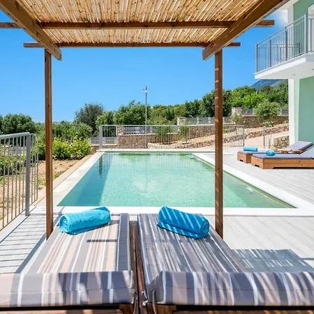 Prasino By * Plateies