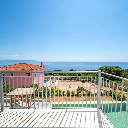 Willa Prasino By Plateies